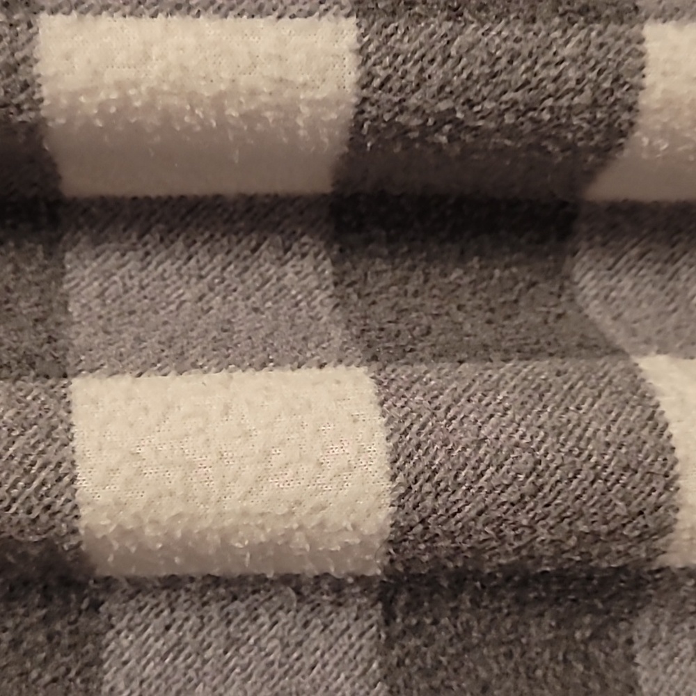 BKE Gray and White Patterned Lounge Set - Picture 6 of 6